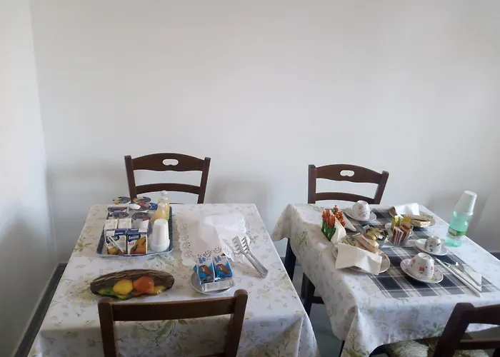 Bed & Breakfast Blue *